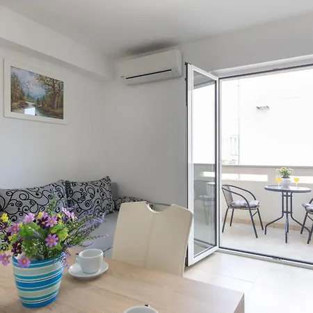 Nino3 Mit Balkon By Interhome *